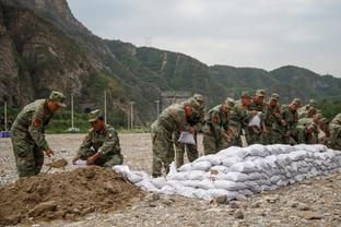 无字无利！雄鹿半场落后雷霆多达17分